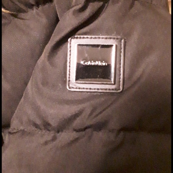 Calvin Klein puffy winter jacket/faux fur hood - Picture 7 of 7